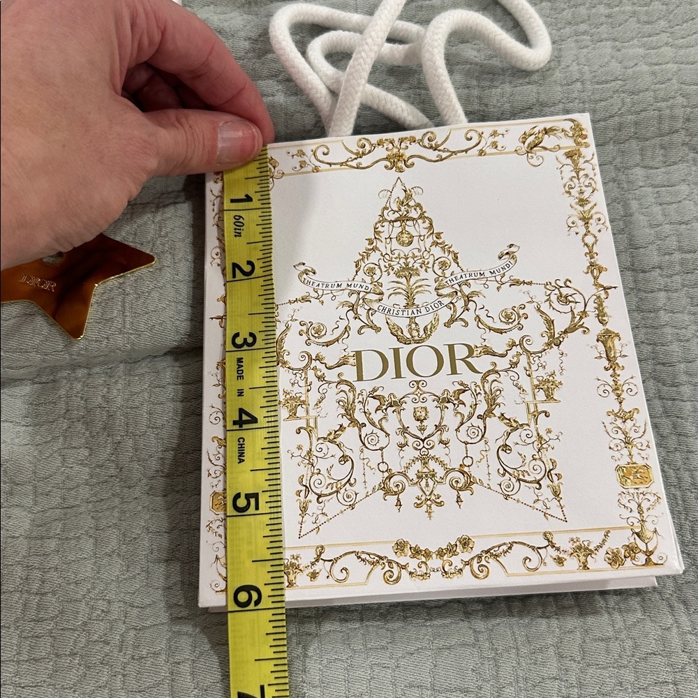 Dior White and Gold Gift Box with Decorative Bag with Star Ornament - Picture 9 of 9